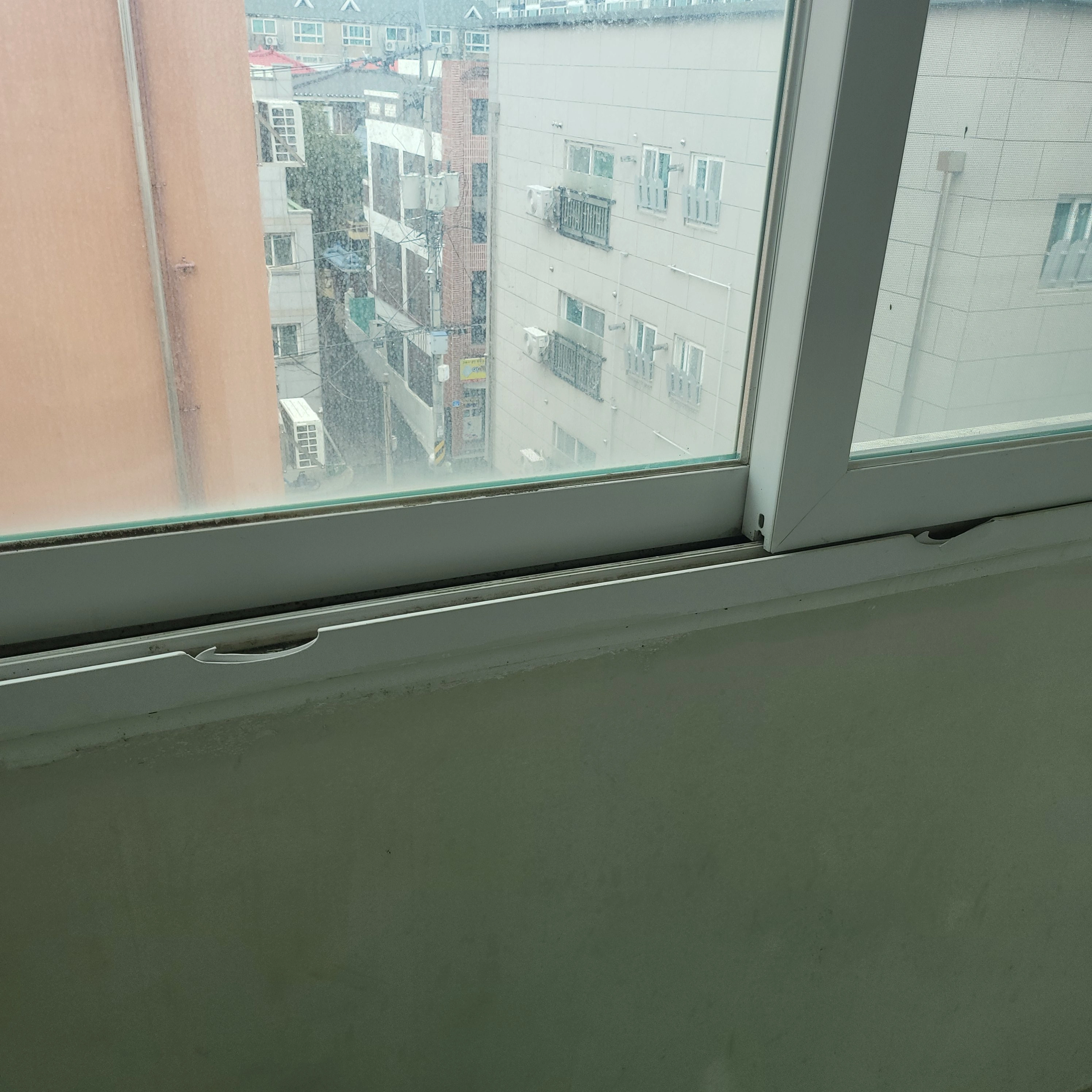 창문 샷시 프레임 파손 부위 수리 시공 전 경기 성남시
